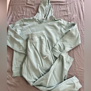 Men Nike Green Hoodie and Sweatpants Set